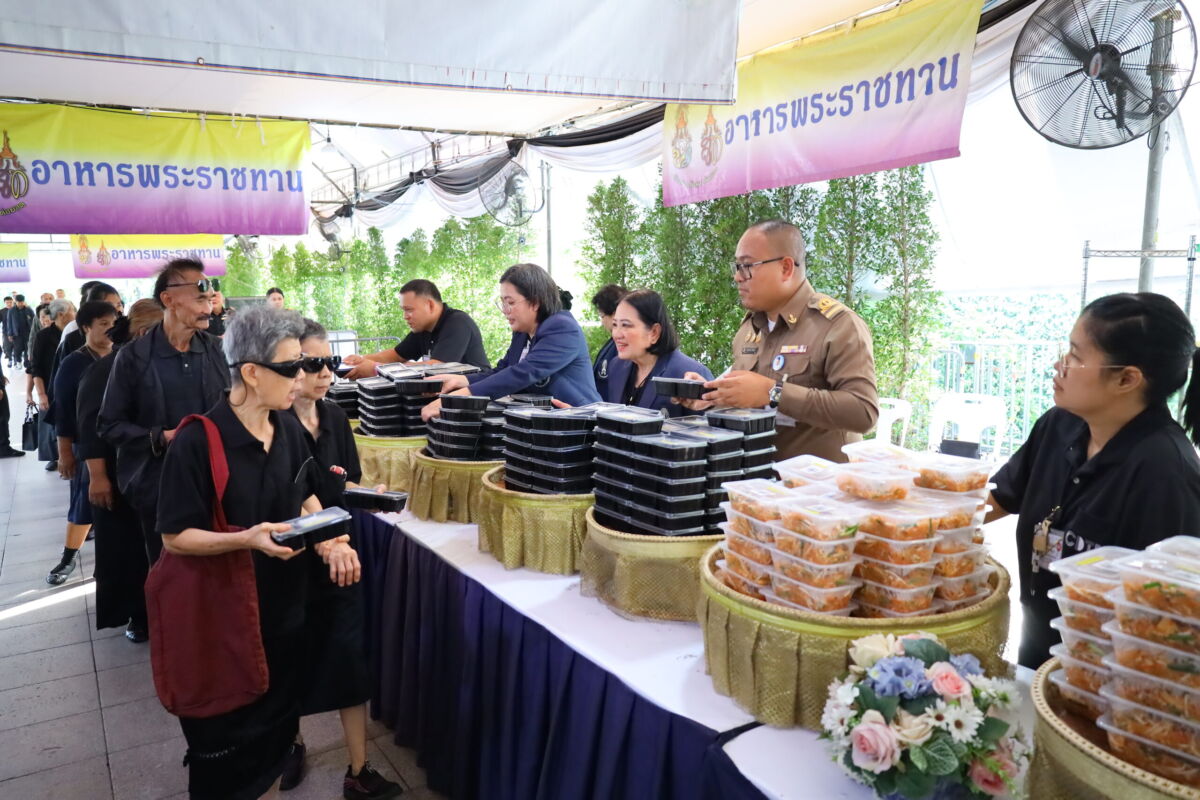 สจด. ร่วมกิจกรรมจิตอาสา “แจกข้าวกล่อง” แก่ประชาชน ณ ท้องสนามหลวง สจด. ร่วมกิจกรรมจิตอาสา “แจกข้าวกล่อง” แก่ประชาชน ณ ท้องสนามหลวง — 26 กรกฎาคม 2026 — สถาบันเทคโนโลยีจิตรลดา CDTI