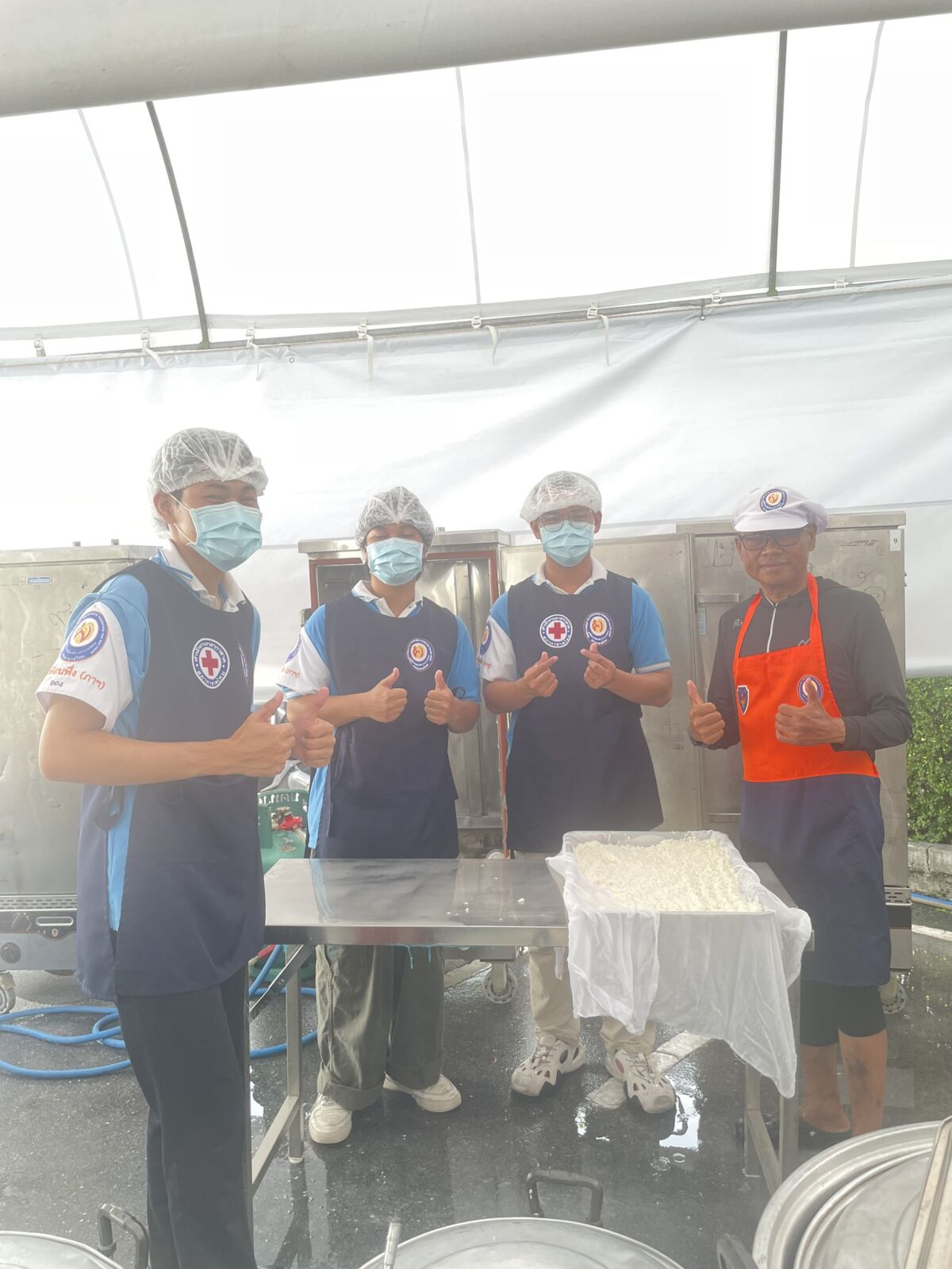 สจด. ร่วมจิตอาสาโรงครัวพระราชทาน ประกอบอาหารเพื่อประชาชนผู้เดินทางถวายสักการะพระศพ สจด. ร่วมจิตอาสาโรงครัวพระราชทาน ประกอบอาหารเพื่อประชาชนผู้เดินทางถวายสักการะพระศพ — 13 กรกฎาคม 2026 — สถาบันเทคโนโลยีจิตรลดา CDTI