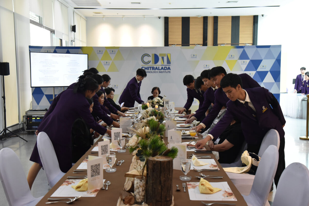 เชฟวิวแมน ลีออง ถ่ายทอดองค์ความรู้ด้าน Wellbeing Cuisine เชฟวิวแมน ลีออง ถ่ายทอดองค์ความรู้ด้าน Wellbeing Cuisine — 7 กรกฎาคม 2026 — สถาบันเทคโนโลยีจิตรลดา CDTI