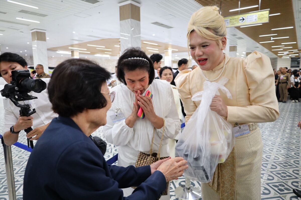 สจด. ร่วมกิจกรรมจิตอาสา "แจกข้าวกล่อง" แก่ประชาชนที่เดินทางมาร่วมถวายสักการะพระบรมศพและพระศพ ณ บริเวณท้องสนามหลวง สจด. ร่วมกิจกรรมจิตอาสา "แจกข้าวกล่อง" แก่ประชาชนที่เดินทางมาร่วมถวายสักการะพระบรมศพและพระศพ ณ บริเวณท้องสนามหลวง — 12 สิงหาคม 2026 — สถาบันเทคโนโลยีจิตรลดา CDTI
