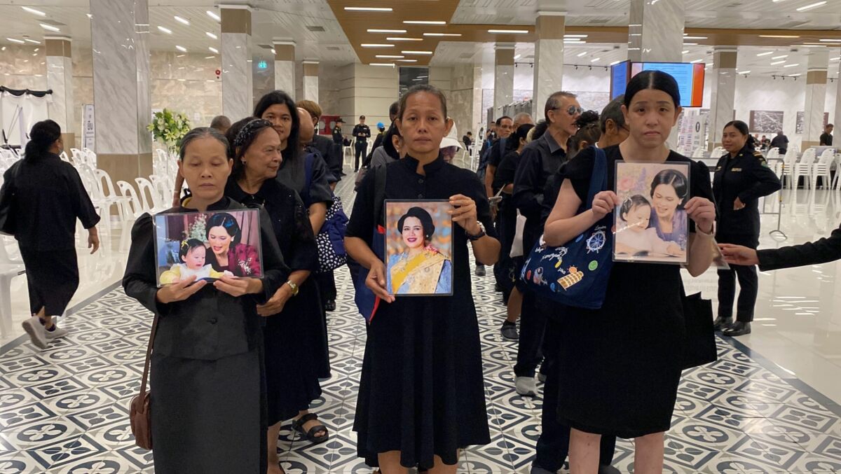 สจด. ร่วมกิจกรรมจิตอาสา "แจกข้าวกล่อง" แก่ประชาชนที่เดินทางมาร่วมถวายสักการะพระบรมศพและพระศพ ณ บริเวณท้องสนามหลวง สจด. ร่วมกิจกรรมจิตอาสา "แจกข้าวกล่อง" แก่ประชาชนที่เดินทางมาร่วมถวายสักการะพระบรมศพและพระศพ ณ บริเวณท้องสนามหลวง — 12 สิงหาคม 2026 — สถาบันเทคโนโลยีจิตรลดา CDTI