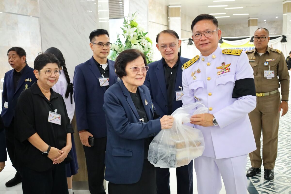 สจด. ร่วมกิจกรรมจิตอาสา "แจกข้าวกล่อง" แก่ประชาชนที่เดินทางมาร่วมถวายสักการะพระบรมศพและพระศพ ณ บริเวณท้องสนามหลวง สจด. ร่วมกิจกรรมจิตอาสา "แจกข้าวกล่อง" แก่ประชาชนที่เดินทางมาร่วมถวายสักการะพระบรมศพและพระศพ ณ บริเวณท้องสนามหลวง — 12 สิงหาคม 2026 — สถาบันเทคโนโลยีจิตรลดา CDTI