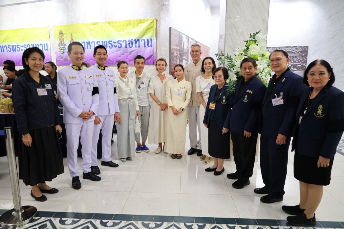 สจด. ร่วมกิจกรรมจิตอาสา "แจกข้าวกล่อง" แก่ประชาชนที่เดินทางมาร่วมถวายสักการะพระบรมศพและพระศพ ณ บริเวณท้องสนามหลวง สจด. ร่วมกิจกรรมจิตอาสา "แจกข้าวกล่อง" แก่ประชาชนที่เดินทางมาร่วมถวายสักการะพระบรมศพและพระศพ ณ บริเวณท้องสนามหลวง — 12 สิงหาคม 2026 — สถาบันเทคโนโลยีจิตรลดา CDTI