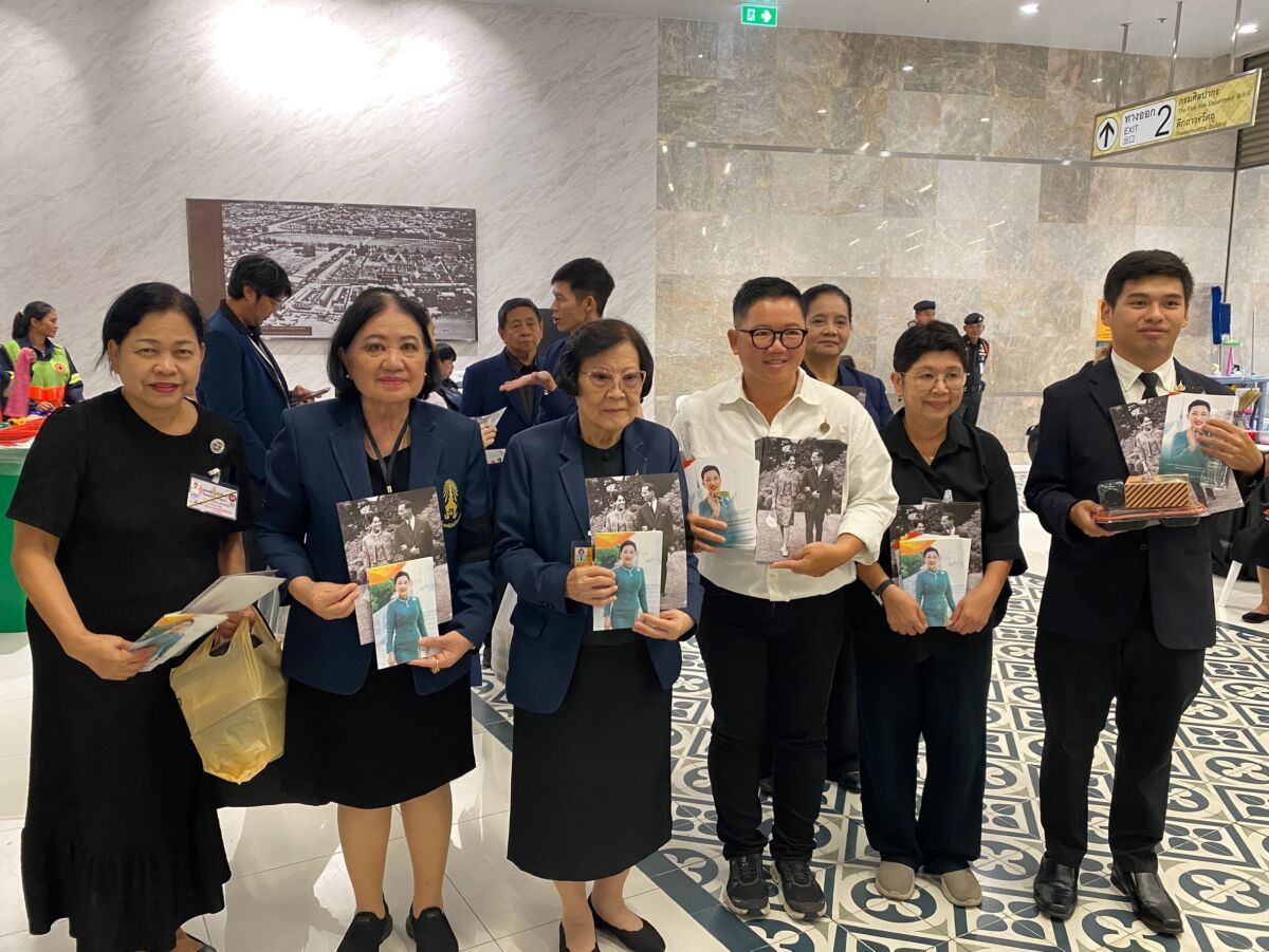 สจด. ร่วมกิจกรรมจิตอาสา "แจกข้าวกล่อง" แก่ประชาชนที่เดินทางมาร่วมถวายสักการะพระบรมศพและพระศพ ณ บริเวณท้องสนามหลวง สจด. ร่วมกิจกรรมจิตอาสา "แจกข้าวกล่อง" แก่ประชาชนที่เดินทางมาร่วมถวายสักการะพระบรมศพและพระศพ ณ บริเวณท้องสนามหลวง — 12 สิงหาคม 2026 — สถาบันเทคโนโลยีจิตรลดา CDTI