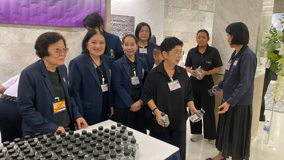 สจด. ร่วมกิจกรรมจิตอาสา "แจกข้าวกล่อง" แก่ประชาชนที่เดินทางมาร่วมถวายสักการะพระบรมศพและพระศพ ณ บริเวณท้องสนามหลวง สจด. ร่วมกิจกรรมจิตอาสา "แจกข้าวกล่อง" แก่ประชาชนที่เดินทางมาร่วมถวายสักการะพระบรมศพและพระศพ ณ บริเวณท้องสนามหลวง — 12 สิงหาคม 2026 — สถาบันเทคโนโลยีจิตรลดา CDTI