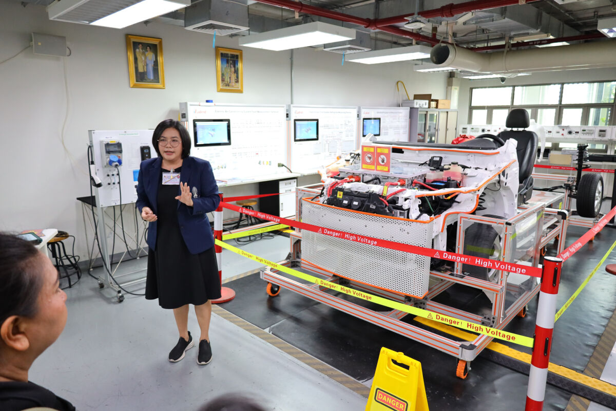 สจด. เปิดยุทธศาสตร์ 4 ปี ชูแนวคิดพระราชดำริ 'เรียนคู่งาน งานคู่เรียน' พลิกโฉมการศึกษารับยุค AI ผลิตบัณฑิตนวัตกรรมตอบโจทย์ประเทศ &mdash; 4 สิงหาคม 2026 &mdash; สถาบันเทคโนโลยีจิตรลดา CDTI