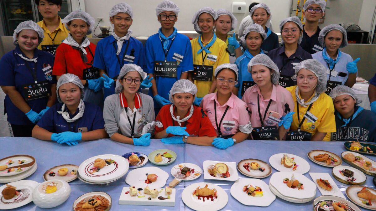 สจด. จัด Chitralada BEST Camp 2026 “Startup Kitchen War” ปั้นเยาวชนรุ่นใหม่สู่ผู้ประกอบการธุรกิจอาหาร สจด. จัด Chitralada BEST Camp 2026 “Startup Kitchen War” ปั้นเยาวชนรุ่นใหม่สู่ผู้ประกอบการธุรกิจอาหาร — 19 สิงหาคม 2026 — สถาบันเทคโนโลยีจิตรลดา CDTI