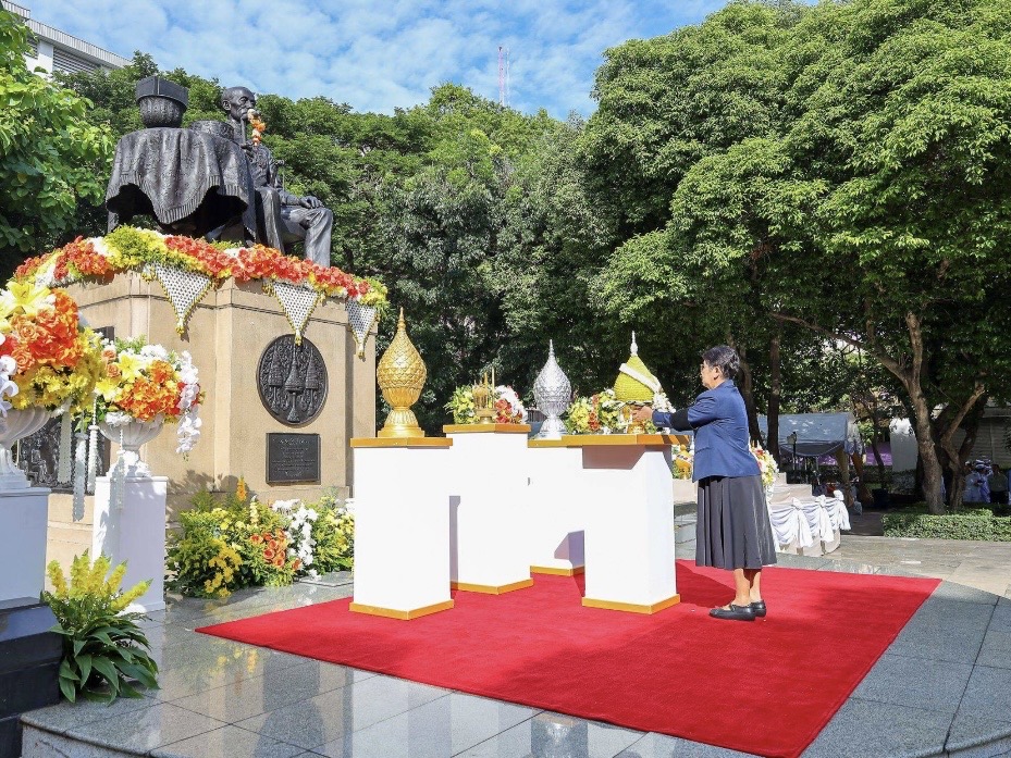 วางพานพุ่มถวายราชสักการะพระบรมราชานุสาวรีย์พระบาทสมเด็จพระปรเมนทรรามาธิบดีศรีสินทรมหามงกุฎ พระจอมเกล้าเจ้าอยู่หัว พระสยามเทวมหามกุฏวิทยมหาราช วางพานพุ่มถวายราชสักการะพระบรมราชานุสาวรีย์พระบาทสมเด็จพระปรเมนทรรามาธิบดีศรีสินทรมหามงกุฎ พระจอมเกล้าเจ้าอยู่หัว พระสยามเทวมหามกุฏวิทยมหาราช — 18 สิงหาคม 2026 — สถาบันเทคโนโลยีจิตรลดา CDTI