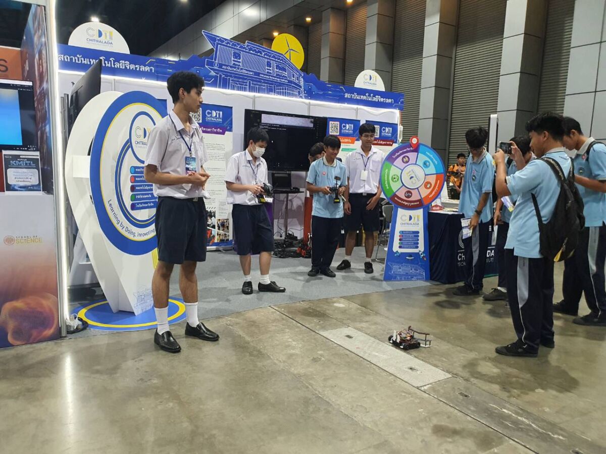 สจด. โชว์นวัตกรรมกู้โลก! ขนทัพหุ่นยนต์กู้ภัย "RORN2SHINE" อวดความอัจฉริยะในงานมหกรรมวิทยาศาสตร์และเทคโนโลยีแห่งชาติ 2569 สจด. โชว์นวัตกรรมกู้โลก! ขนทัพหุ่นยนต์กู้ภัย "RORN2SHINE" อวดความอัจฉริยะในงานมหกรรมวิทยาศาสตร์และเทคโนโลยีแห่งชาติ 2569 — 20 สิงหาคม 2026 — สถาบันเทคโนโลยีจิตรลดา CDTI