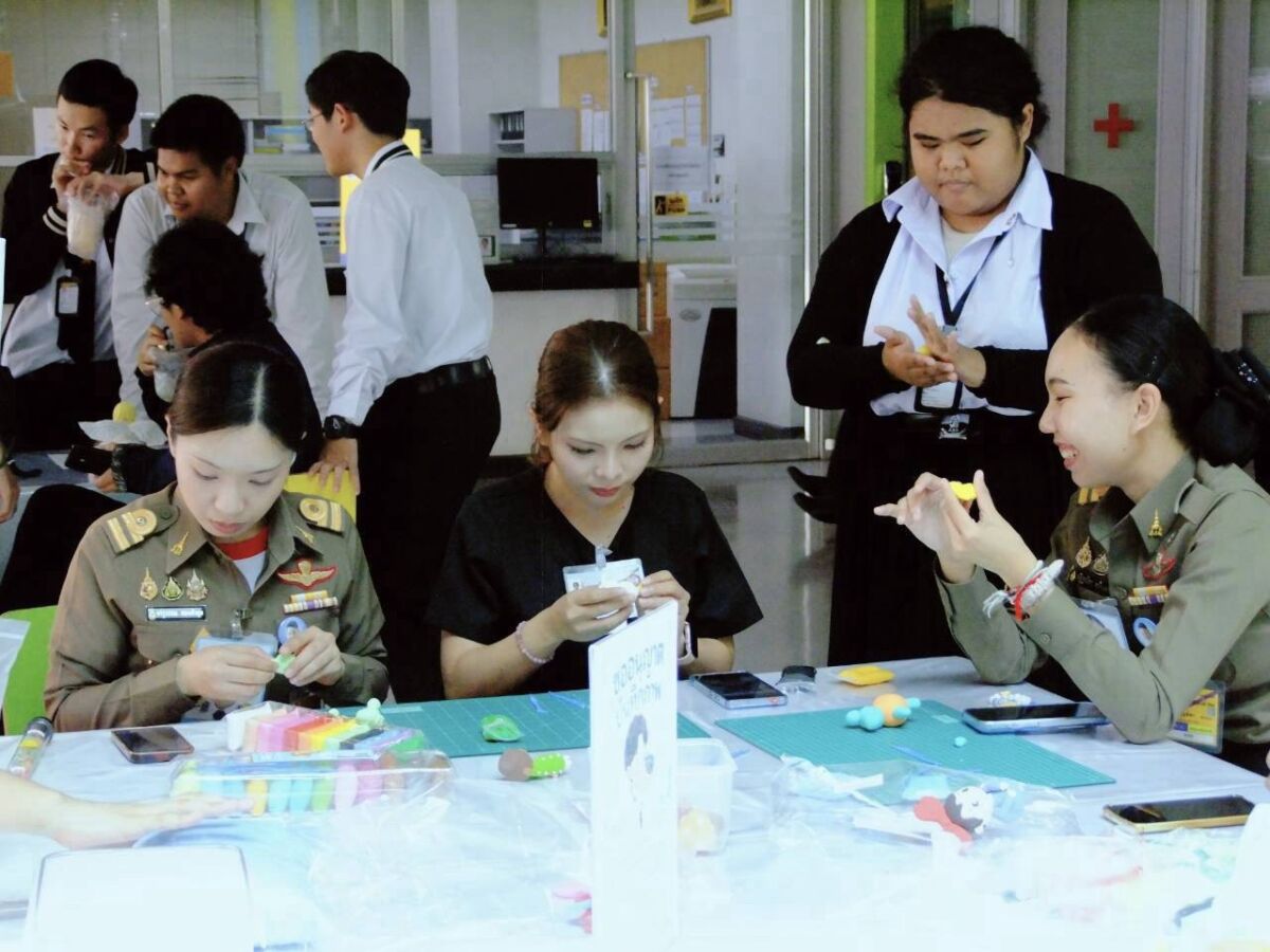 สจด. จัดโครงการ “หัตถศิลป์ละมุนใจ” เปิดพื้นที่สร้างสรรค์ผลงานปั้นดินเบา สจด. จัดโครงการ “หัตถศิลป์ละมุนใจ” เปิดพื้นที่สร้างสรรค์ผลงานปั้นดินเบา — 22 กันยายน 2026 — สถาบันเทคโนโลยีจิตรลดา CDTI