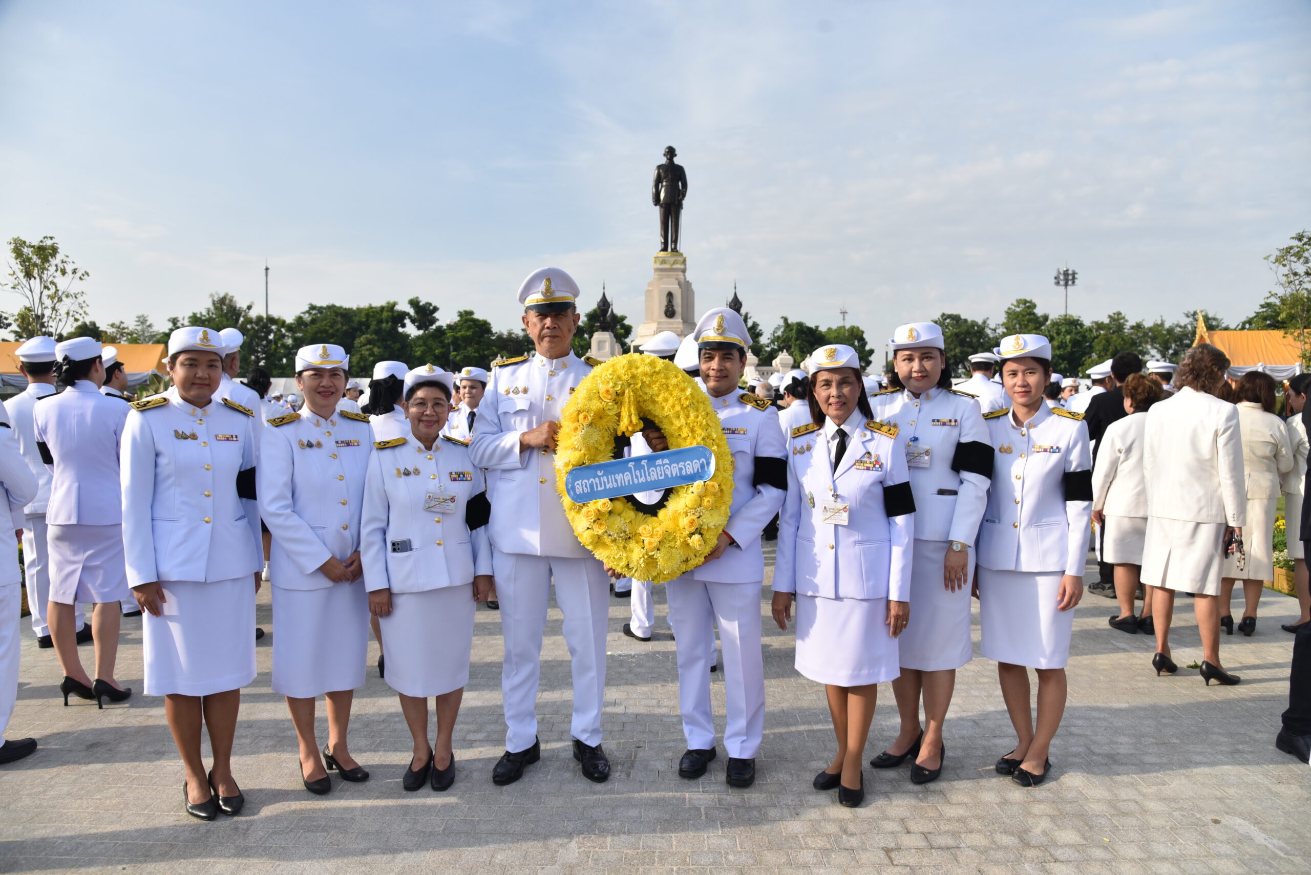 สจด. วางพวงมาลาถวายบังคมพระบรมราชานุสาวรีย์พระบาทสมเด็จพระบรมชนกาธิเบศร มหาภูมิพลอดุลยเดชมหาราช บรมนาถบพิตร เนื่องใน “วันนวมินทรมหาราช” สจด. วางพวงมาลาถวายบังคมพระบรมราชานุสาวรีย์พระบาทสมเด็จพระบรมชนกาธิเบศร มหาภูมิพลอดุลยเดชมหาราช บรมนาถบพิตร เนื่องใน “วันนวมินทรมหาราช” — 13 ตุลาคม 2026 — สถาบันเทคโนโลยีจิตรลดา CDTI