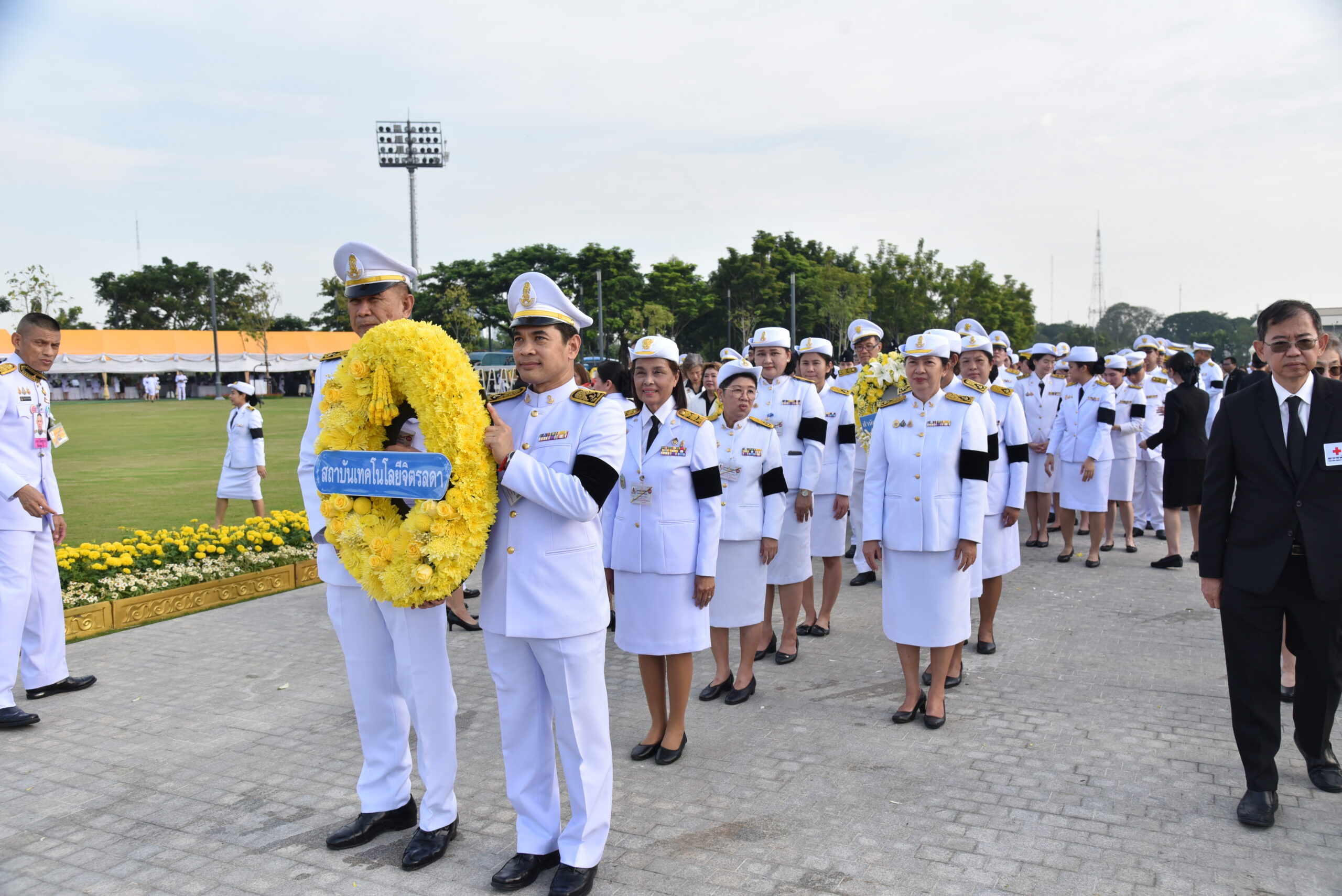 สจด. วางพวงมาลาถวายบังคมพระบรมราชานุสาวรีย์พระบาทสมเด็จพระบรมชนกาธิเบศร มหาภูมิพลอดุลยเดชมหาราช บรมนาถบพิตร เนื่องใน “วันนวมินทรมหาราช” สจด. วางพวงมาลาถวายบังคมพระบรมราชานุสาวรีย์พระบาทสมเด็จพระบรมชนกาธิเบศร มหาภูมิพลอดุลยเดชมหาราช บรมนาถบพิตร เนื่องใน “วันนวมินทรมหาราช” — 13 ตุลาคม 2026 — สถาบันเทคโนโลยีจิตรลดา CDTI