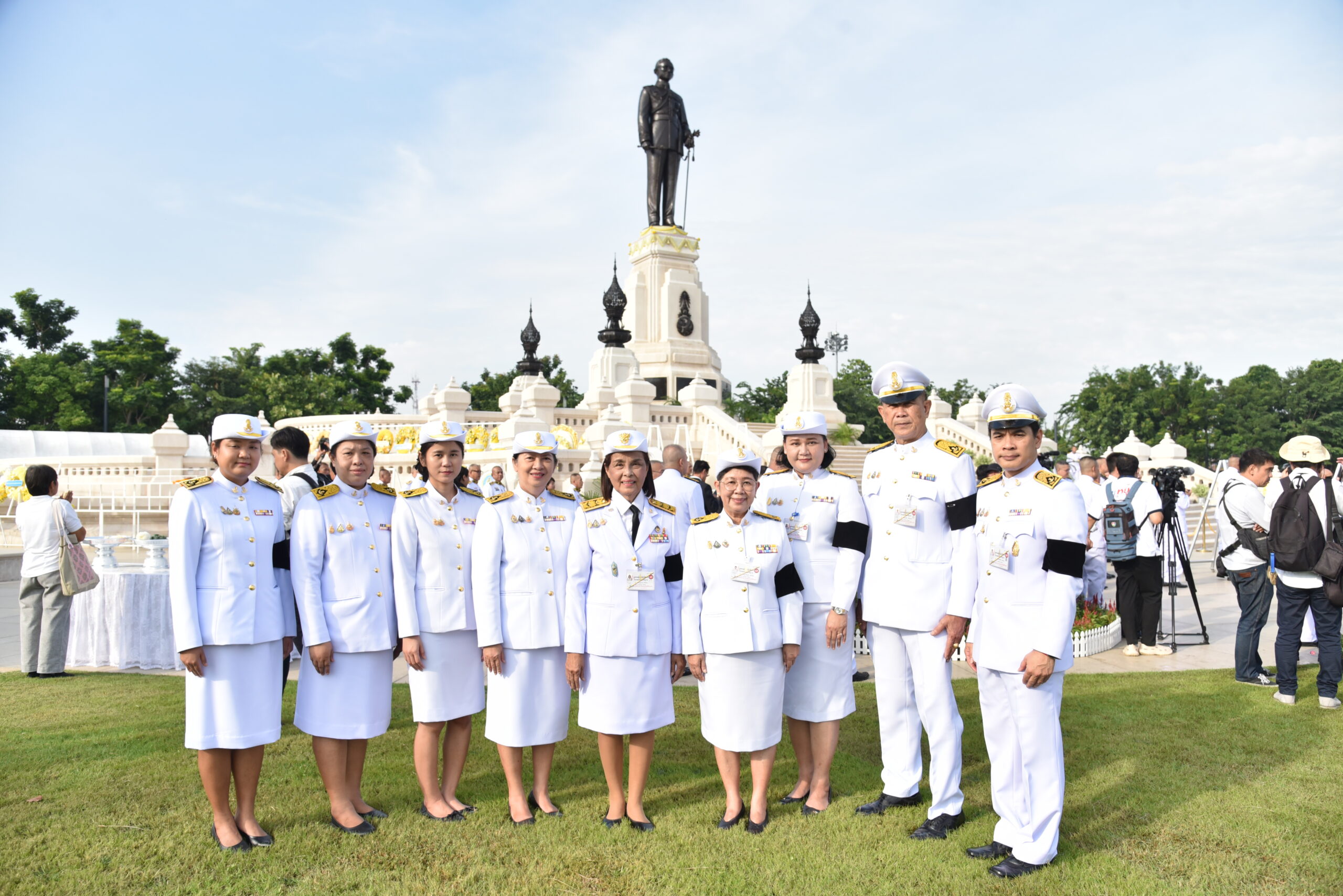 สจด. วางพวงมาลาถวายบังคมพระบรมราชานุสาวรีย์พระบาทสมเด็จพระบรมชนกาธิเบศร มหาภูมิพลอดุลยเดชมหาราช บรมนาถบพิตร เนื่องใน “วันนวมินทรมหาราช” สจด. วางพวงมาลาถวายบังคมพระบรมราชานุสาวรีย์พระบาทสมเด็จพระบรมชนกาธิเบศร มหาภูมิพลอดุลยเดชมหาราช บรมนาถบพิตร เนื่องใน “วันนวมินทรมหาราช” — 13 ตุลาคม 2026 — สถาบันเทคโนโลยีจิตรลดา CDTI