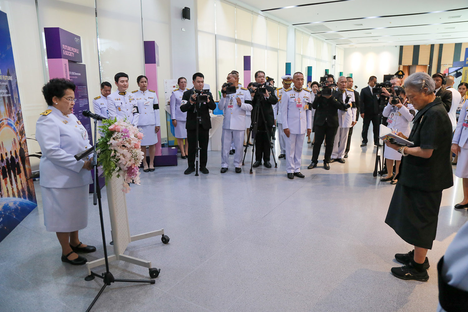 สมเด็จพระกนิษฐาธิราชเจ้า กรมสมเด็จพระเทพรัตนราชสุดา ฯ สยามบรมราชกุมารี พระราชทานเข็มที่ระลึกอักษรพระนามาภิไธย ส.ธ. พร้อมทอดพระเนตรนิทรรศการ CDTI Exhibition 2026 &mdash; 28 ตุลาคม 2026 &mdash; สถาบันเทคโนโลยีจิตรลดา CDTI