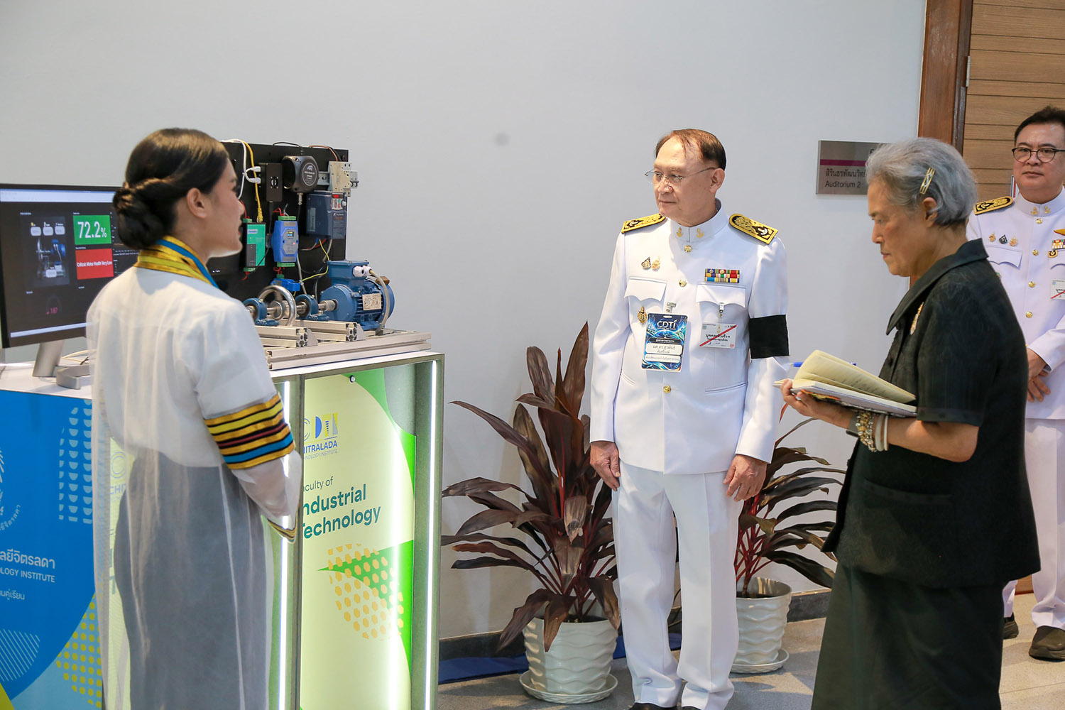 สมเด็จพระกนิษฐาธิราชเจ้า กรมสมเด็จพระเทพรัตนราชสุดา ฯ สยามบรมราชกุมารี พระราชทานเข็มที่ระลึกอักษรพระนามาภิไธย ส.ธ. พร้อมทอดพระเนตรนิทรรศการ CDTI Exhibition 2026 &mdash; 28 ตุลาคม 2026 &mdash; สถาบันเทคโนโลยีจิตรลดา CDTI