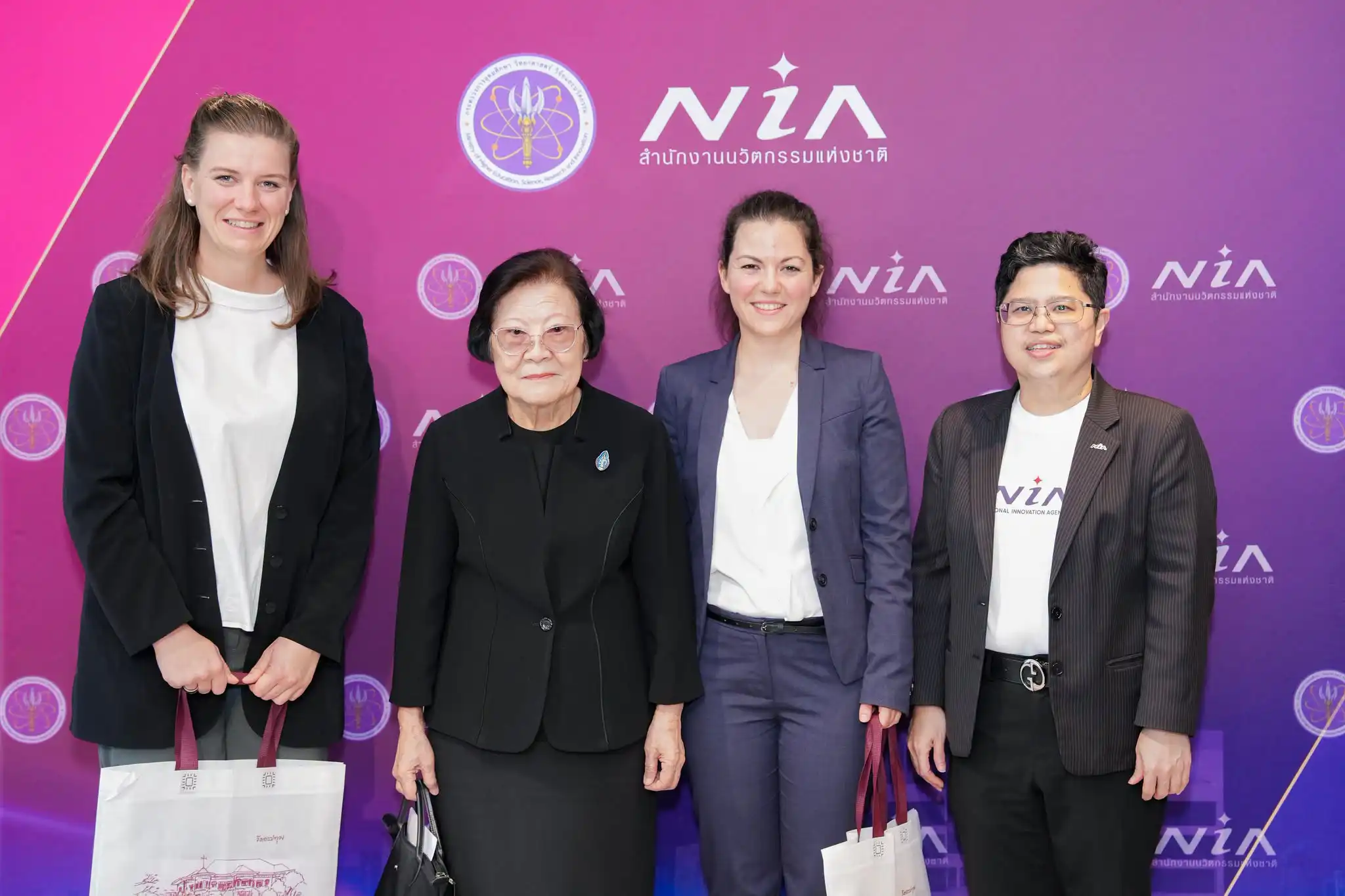 อธิการบดี ร่วมกิจกรรมอบรมเชิงปฏิบัติการ “Powering Thailand’s Next Generation of Innovation: Best Practices from UnternehmerTUM and the Technical University of Munich (TUM)” อธิการบดี ร่วมกิจกรรมอบรมเชิงปฏิบัติการ “Powering Thailand’s Next Generation of Innovation: Best Practices from UnternehmerTUM and the Technical University of Munich (TUM)” — 16 ตุลาคม 2026 — สถาบันเทคโนโลยีจิตรลดา CDTI
