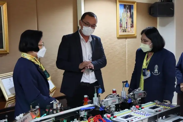 รับมอบชุดฝึกปฏิบัติการกระบวนการผลิตในงานอุตสาหกรรมขนาดเล็กแบบอัตโนมัติ(สถานีชุดแขนกลนิวเมติกส์) — 20 พฤษภาคม 2025 — สถาบันเทคโนโลยีจิตรลดา CDTI