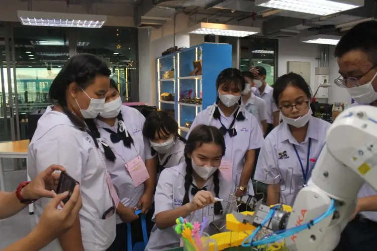 สจด. จัด “4 Square of CDTI” เปิดบ้านอัพเดทหลักสูตร พร้อมเผยชิ้นงานสิ่งประดิษฐ์และนวัตกรรม — 19 พฤษภาคม 2025 — สถาบันเทคโนโลยีจิตรลดา CDTI