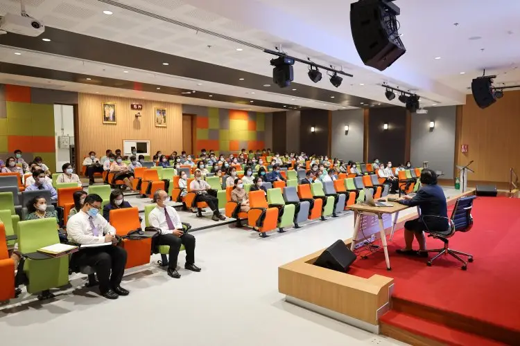 อธิการบดีพบอาจารย์และเจ้าหน้าที่ระดับปริญญาตรี — 21 พฤษภาคม 2025 — สถาบันเทคโนโลยีจิตรลดา CDTI
