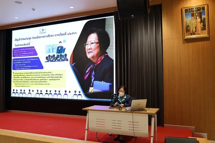 อธิการบดีพบอาจารย์และเจ้าหน้าที่ระดับปริญญาตรี — 21 พฤษภาคม 2025 — สถาบันเทคโนโลยีจิตรลดา CDTI