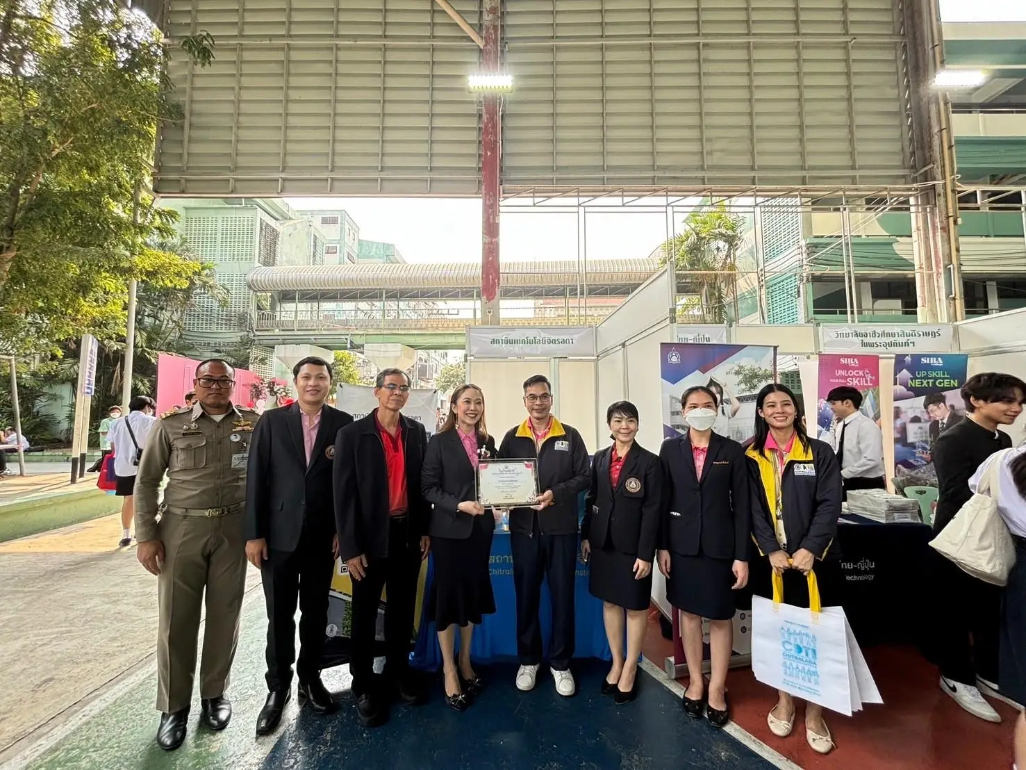 สจด. ร่วมงานแนะแนวศึกษาต่อโรงเรียนธัญรัตน์ จังหวัดปทุมธานี — 19 พฤษภาคม 2025 — สถาบันเทคโนโลยีจิตรลดา CDTI