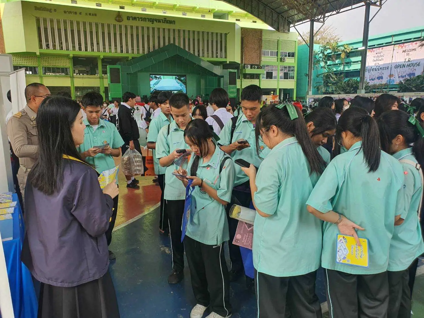 สจด. ร่วมงานแนะแนวศึกษาต่อโรงเรียนธัญรัตน์ จังหวัดปทุมธานี — 19 พฤษภาคม 2025 — สถาบันเทคโนโลยีจิตรลดา CDTI