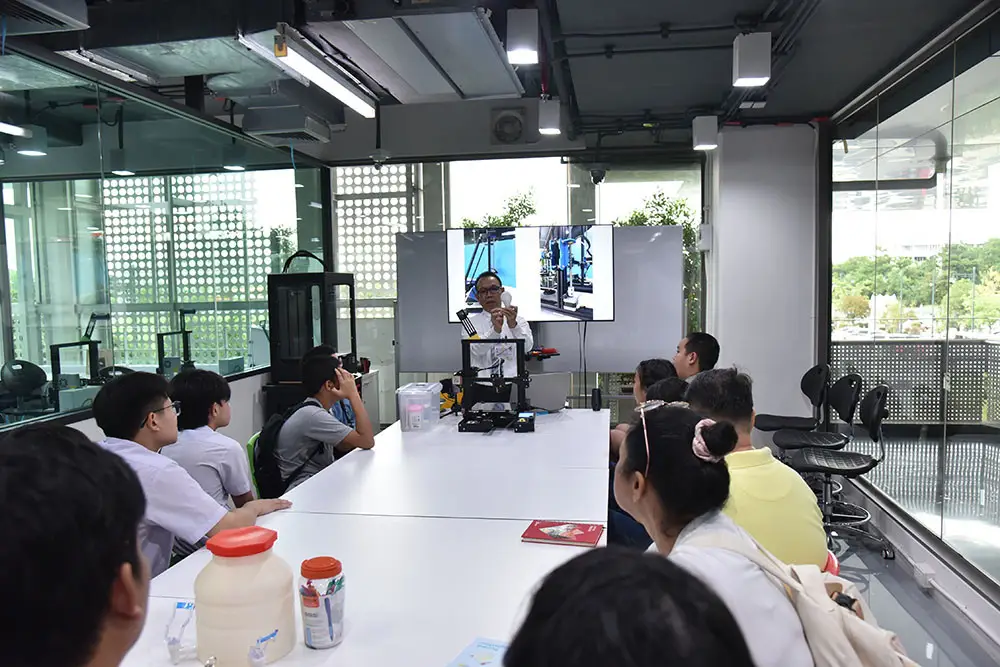 สจด. จัดโครงการอบรม "มือใหม่หัดใช้เครื่องพิมพ์ 3 มิติ ระบบ FDM" ให้กับโรงเรียนสีตบุตรบำรุง — 8 พฤษภาคม 2025 — สถาบันเทคโนโลยีจิตรลดา CDTI